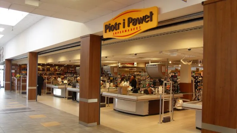 ポーランドの高級スーパーPiotr i Pawełの店舗外観