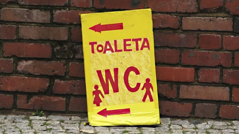 ポーランドにあるトイレの看板