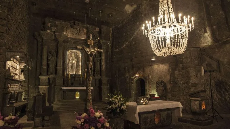 ヴィエリチカ岩塩抗内にある塩でできた教会