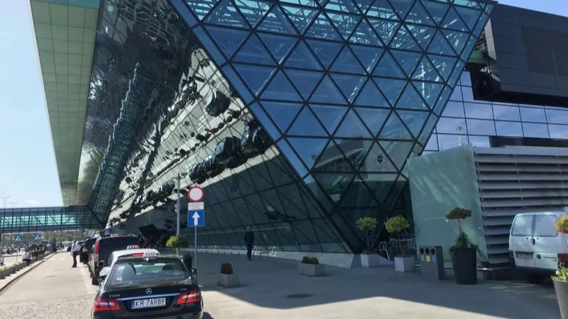 クラクフの空港”ヨハネ・パウロ2世国際空港”の写真
