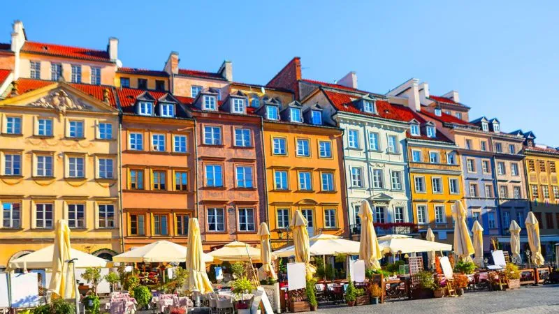 ワルシャワ旧市街広場のカラフルな街並み