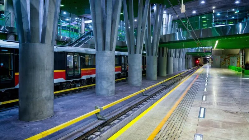 ワルシャワ地下鉄のホーム