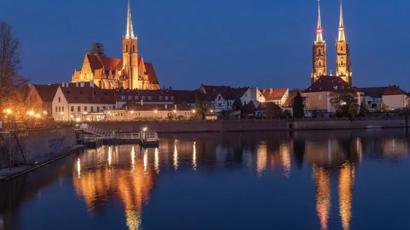 ヴロツワフの旧市街の夜景