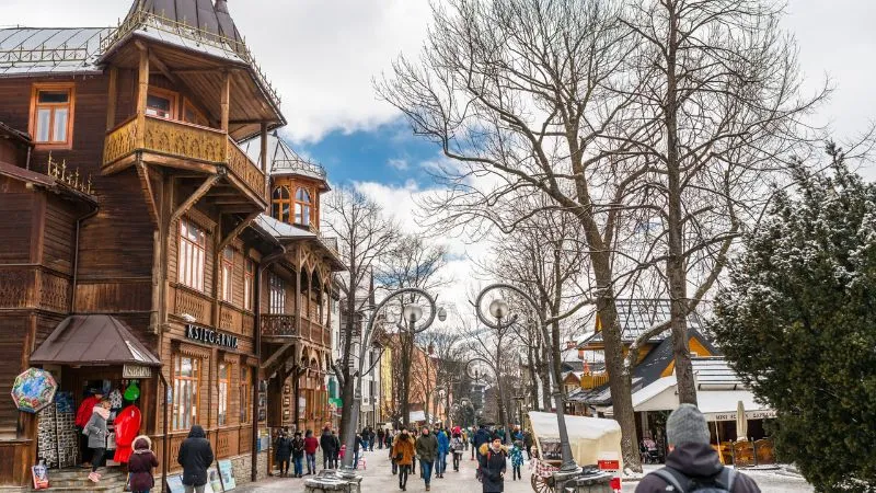 ザコパネのメインストリート「クルプフキ通り」