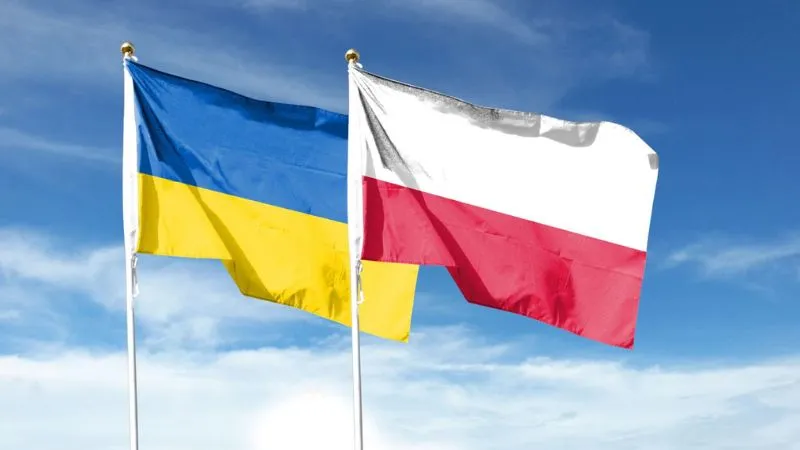 ポーランドとウクライナの国旗｜戦争支援と連帯の象徴