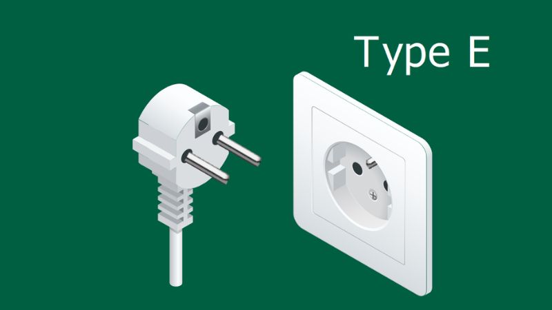 ポーランドのEタイプコンセント中央アースピン