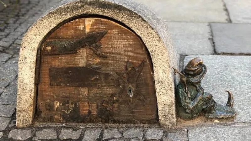 ヴロツワフの旧市街にある小人