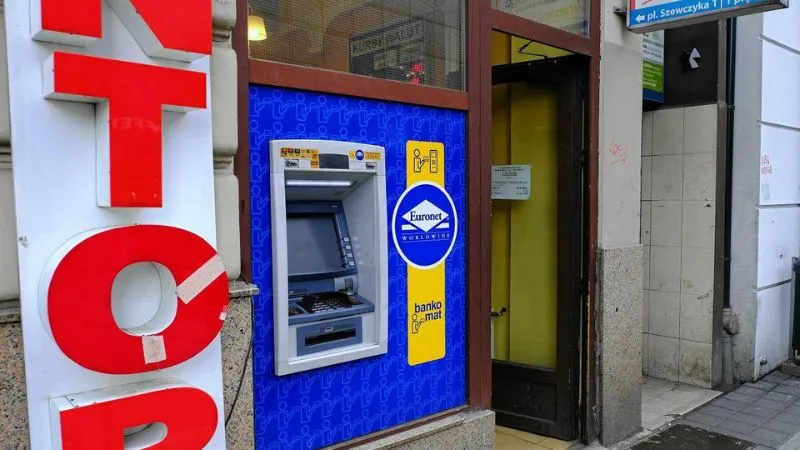 ポーランドのATM”Bankomat”