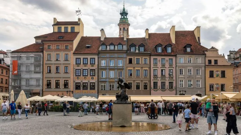 ワルシャワ旧市街のマーメイド像