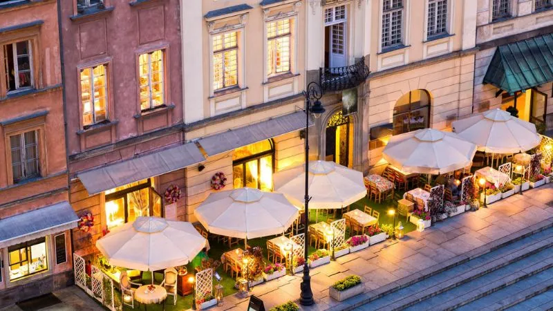 ポーランドのレストラン外観・カフェの様子