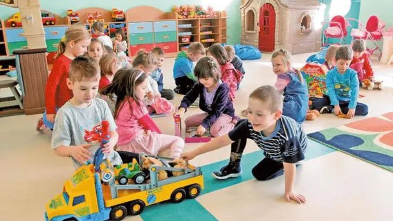 ポーランドの保育園で遊ぶ子供たちの様子
